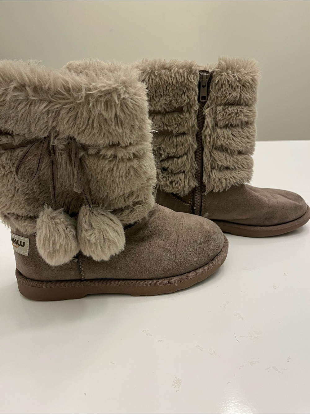 Girls Makalu California Fuzzy Boots Size 1